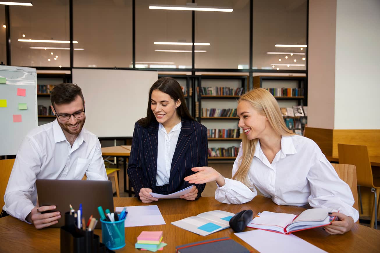 /upload/medialibrary/3a7/f580l8k3pyhhv9h2103egqbhcrvol86q/professional_training.png